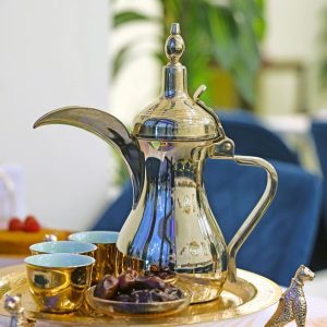 دلة قهوة عربية مذهّبة